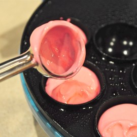 Scoop batter into cake pop maker