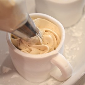 Pipe frosting into top of mug