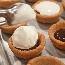 Scoop Marshmallow into cookie cup