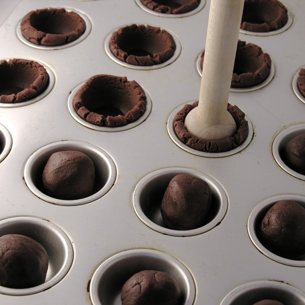 Making cookie cups