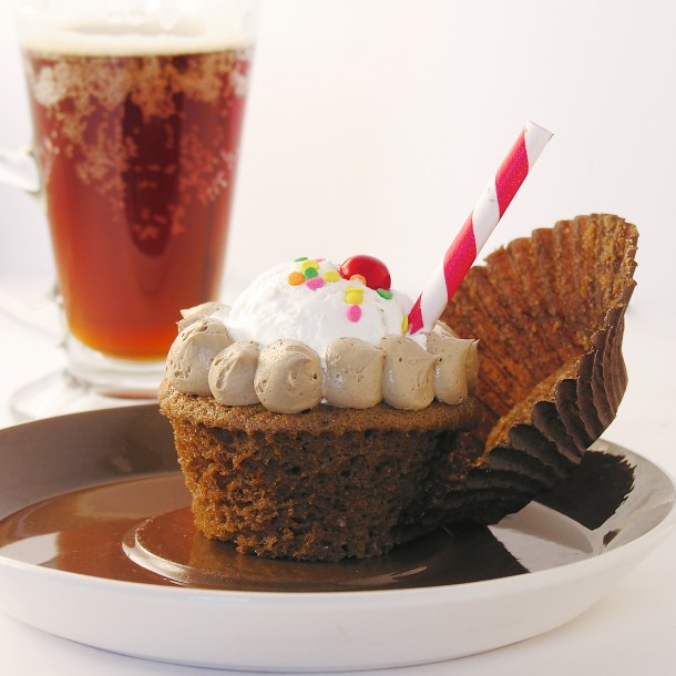 Root Beer Float Cupcakes!!