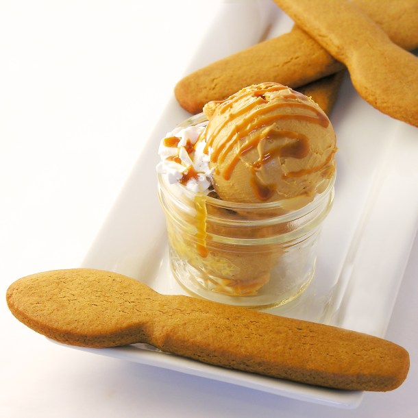 Caramel Gelato with Gingerbread cookie spoons