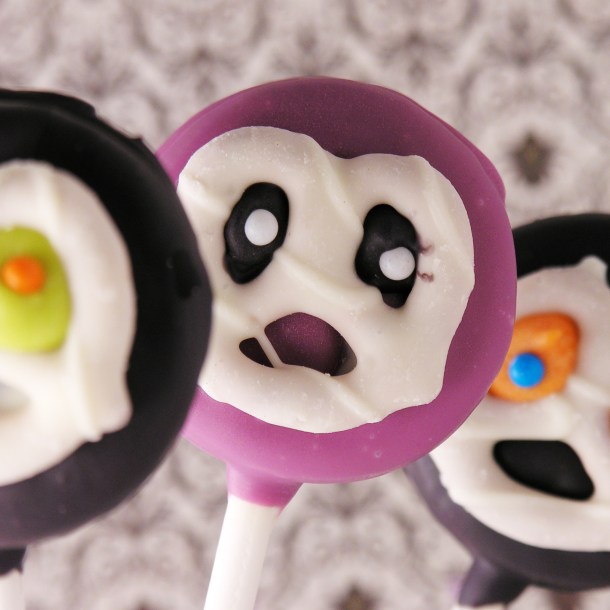 Scary Oreo pops