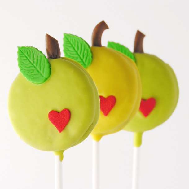 Apple Oreo Pops!