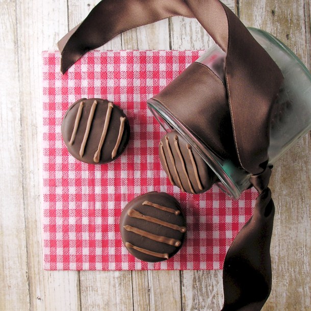 Cookie butter stuffed Oreos