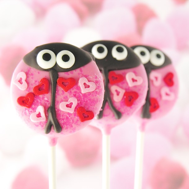 love-bug-oreo-pops