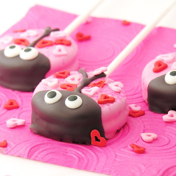 love-bug-oreo-pops
