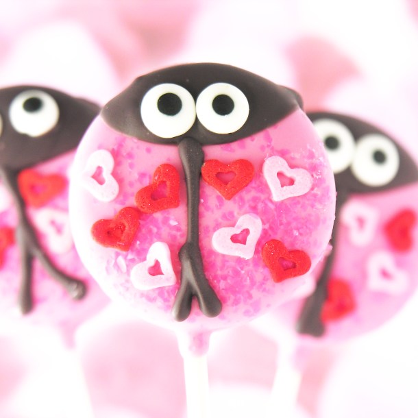 love-bug-oreo-pops