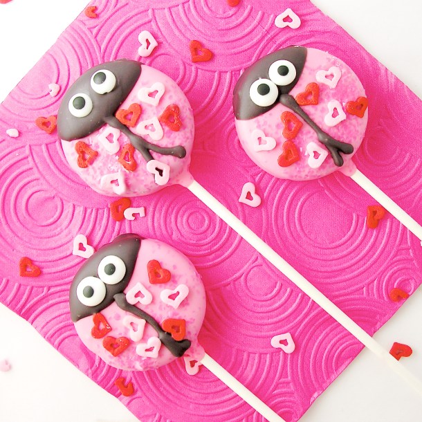 love-bug-oreo-pops