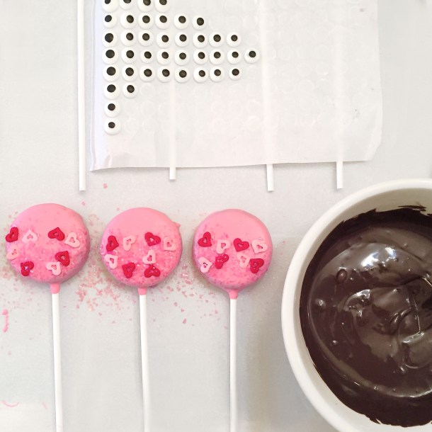 love-bug-oreo-pops